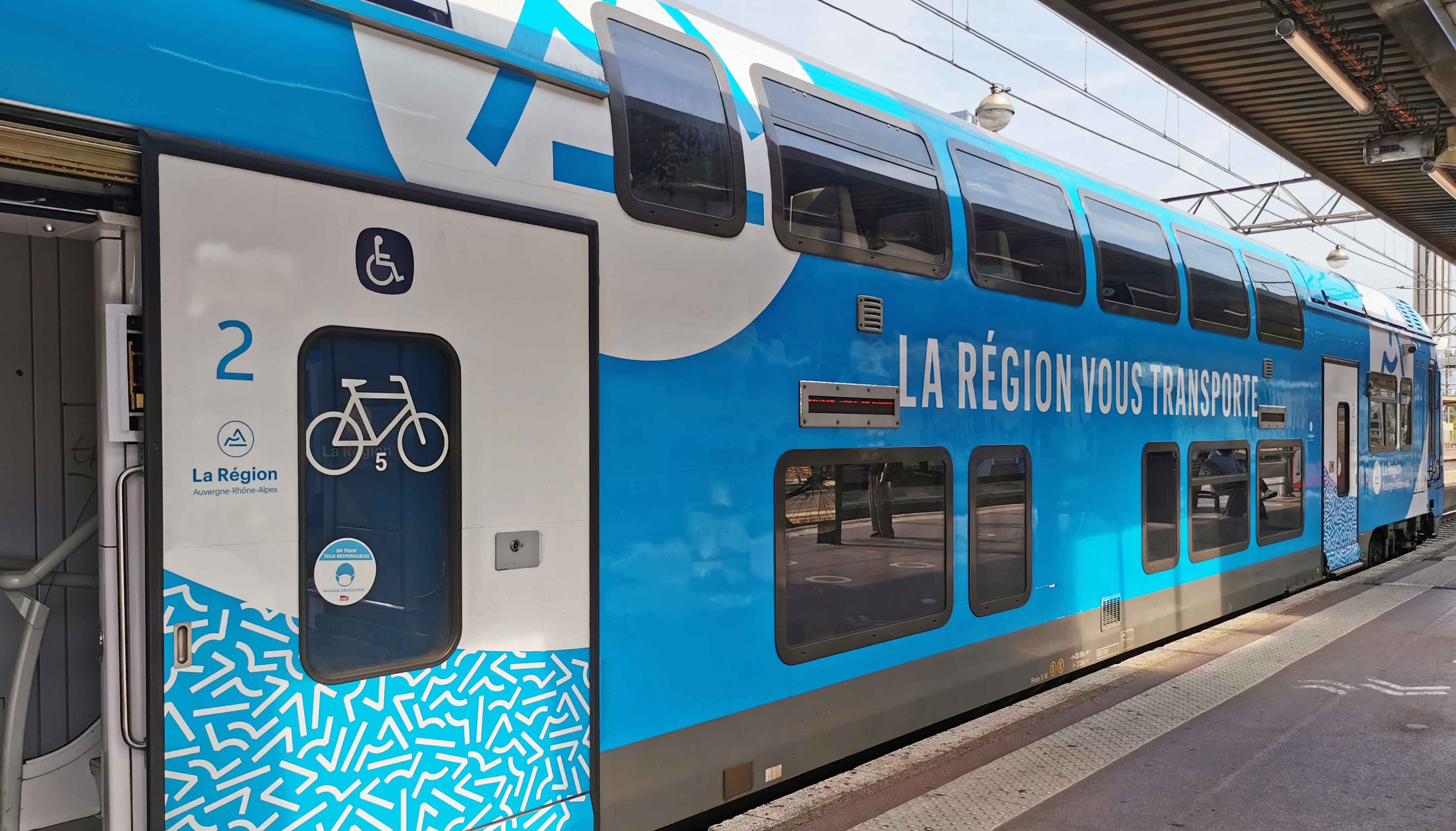 Un TER en gare de Lyon Part-Dieu Un TER en gare de Lyon Part-Dieu