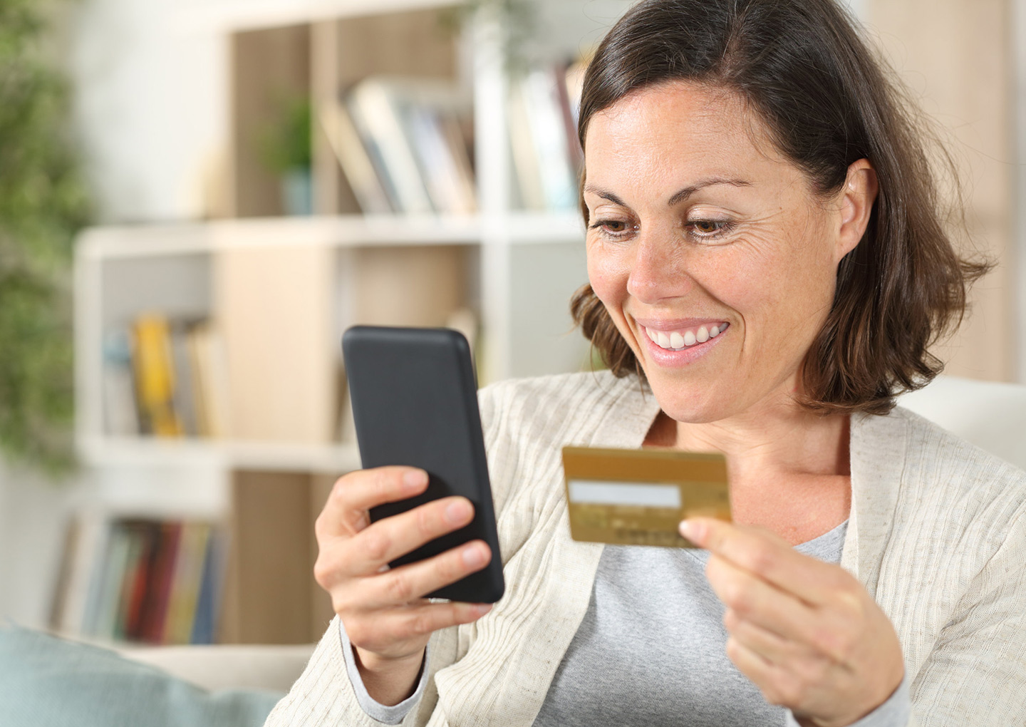 Achat via smartphone - © 123RF/pheelingsmedia Achat via smartphone