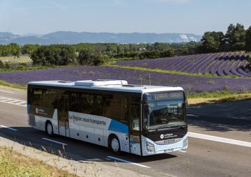 Car interurbain dans la Drôme