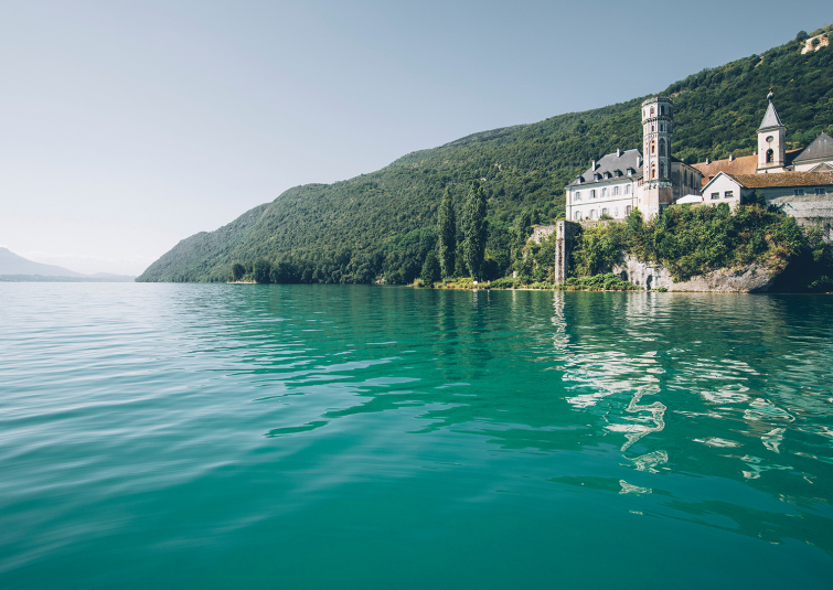 Lac du Bourget - Abbaye de Hautecombe - © Max-Coquard-Bestjobers - Auvergne-Rhône-Alpes Tourisme Lac du Bourget - Abbaye de Hautecombe